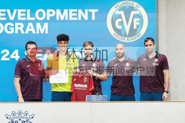 1721321050684005702.jpg 6-刚刚从比利亚雷亚尔足球学院毕业的瓦代伊(左二)也首次入选_副本.jpg